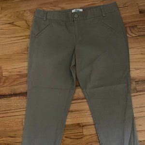 Bass Women/'s Pants Larson Classic Chino Olive NWT MSRP $59 G.H